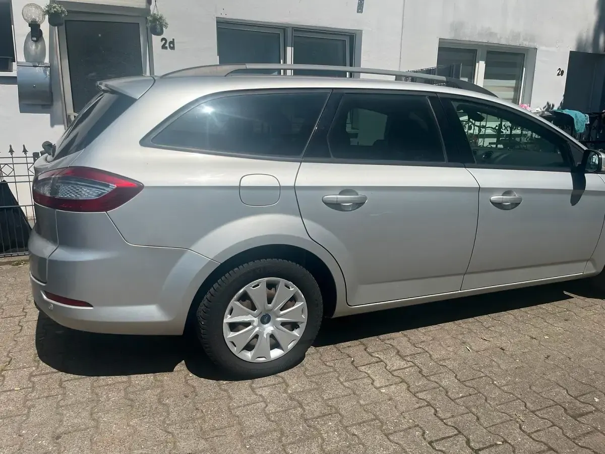 Gebraucht Ford Mondeo 145 PS (106 kW) 2010 Silber Kombi