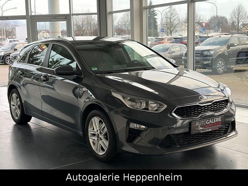 Gebraucht Kia Ceed Vision 140 PS (102 kW) 2019 Grau Kleinwagen