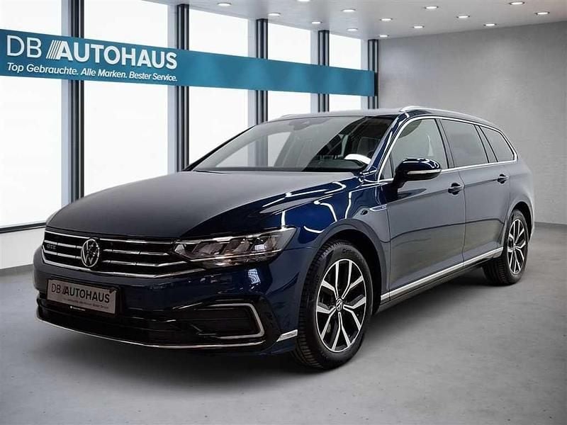 Blau Gebraucht 2021 VW Passat GTE Kombi | 20.860 € (Guter Preis) - Bild 1/4