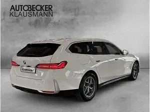 Gebraucht BMW 520 197 PS (144 kW) 2024 Weiß (alpinweiss iii) Kombi