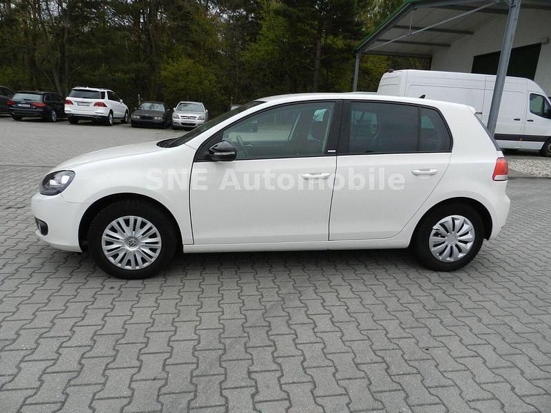 Gebraucht VW Golf VI Style 105 PS (77 kW) 2011 Weiß Kleinwagen