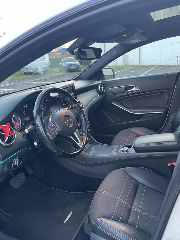 Gebraucht Mercedes CLA220 170 PS (125 kW) 2013 Weiß Limousine