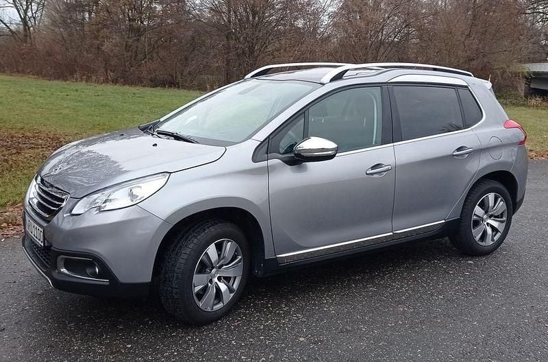 Grau Gebraucht 2015 Peugeot 2008 Style SUV | 9.200 € (Guter Preis) - Bild 1/4