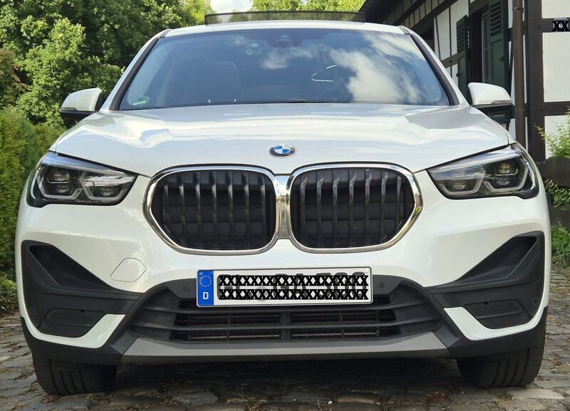 Weiß Gebraucht 2020 BMW X1 Sport Line SUV | 26.750 € (Fairer Preis) - Bild 1/4