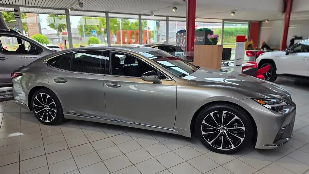 Gebraucht Lexus LS500h E-FOUR 299 PS (219 kW) 2022 Silber Limousine