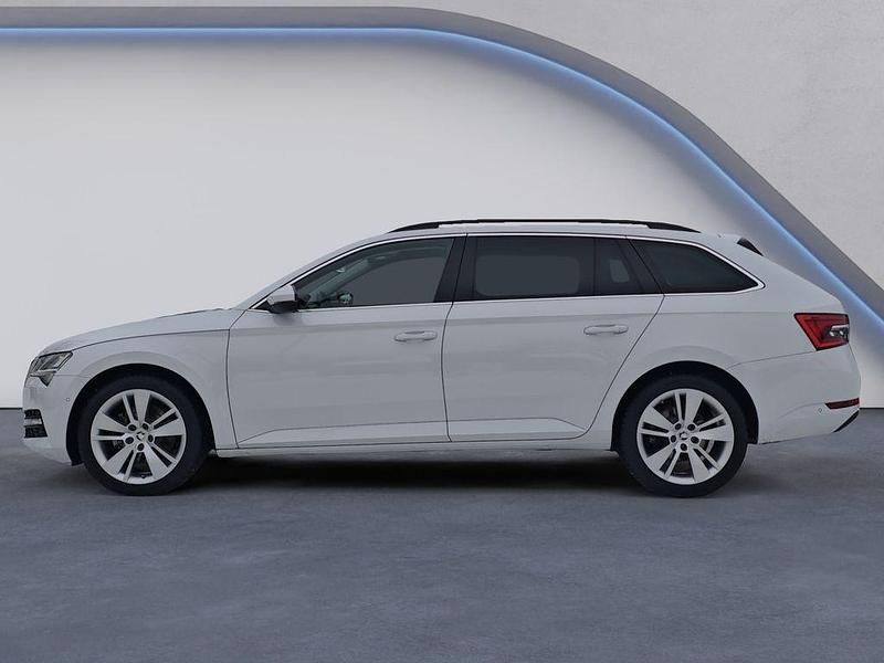 Gebraucht Skoda Superb Ambition 150 PS (110 kW) 2022 Weiß Kombi