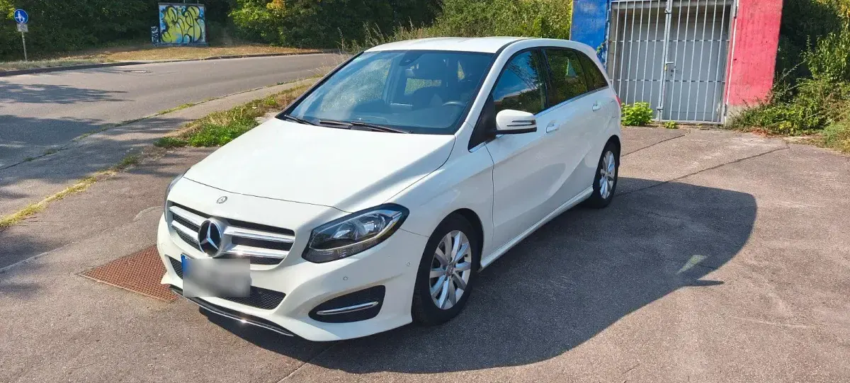 Gebraucht Mercedes B180 122 PS (89 kW) 2015 Weiß Kleinwagen