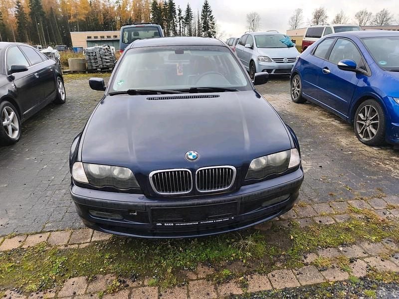 Gebraucht BMW 320 170 PS (125 kW) 2001 Blau Limousine