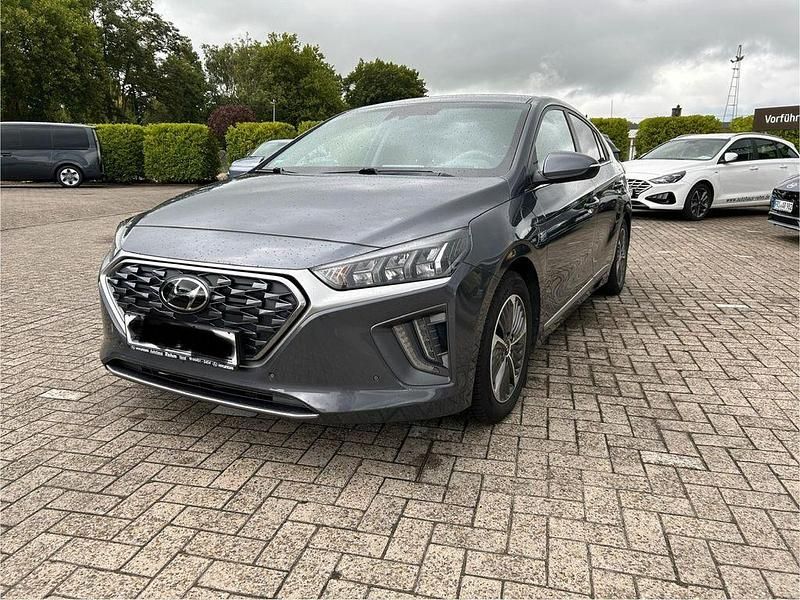 Grau Gebraucht 2020 Hyundai Ioniq Premium Limousine | 16.990 € (Fairer Preis) - Bild 1/4