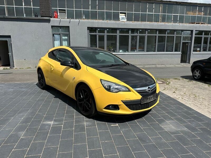 Gelb Gebraucht 2011 Opel Astra GTC Edition Coupé | 3.500 € (Guter Preis) - Bild 1/4