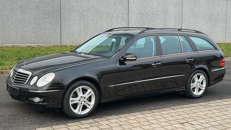 Schwarz Gebraucht 2008 Mercedes E230 Avantgarde Limousine | 9.950 € (Superpreis) - Bild 1/4