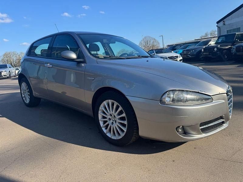 Gebraucht Alfa Romeo 147 Progression 120 PS (88 kW) 2007 Silber Kleinwagen