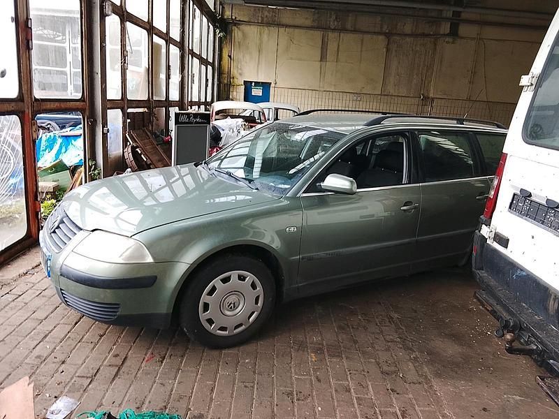 Gebraucht 2003 VW Passat Kombi | 2.800 € (Teuer) - Bild 1/4
