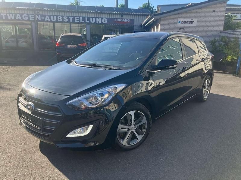 Phantom black / mic Gebraucht 2016 Hyundai i30 Passion Kombi | 6.990 € (Fairer Preis) - Bild 1/4