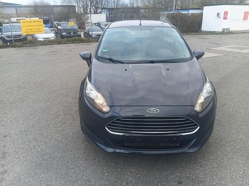 Gebraucht Ford Fiesta Trend 82 PS (60 kW) 2013 Grau Kleinwagen