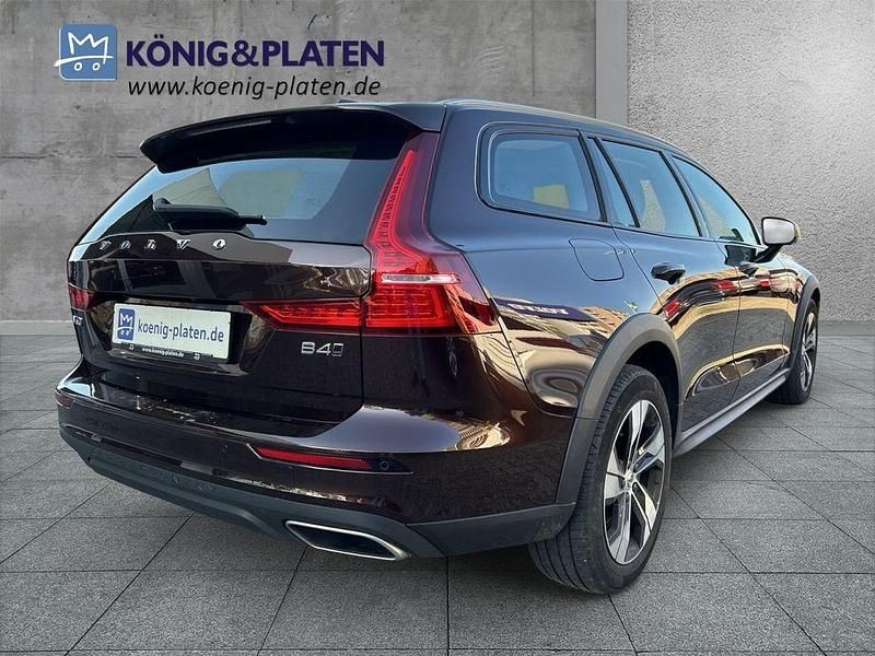 Gebraucht Volvo V60 CC Pro 197 PS (144 kW) 2021 Braun Kombi