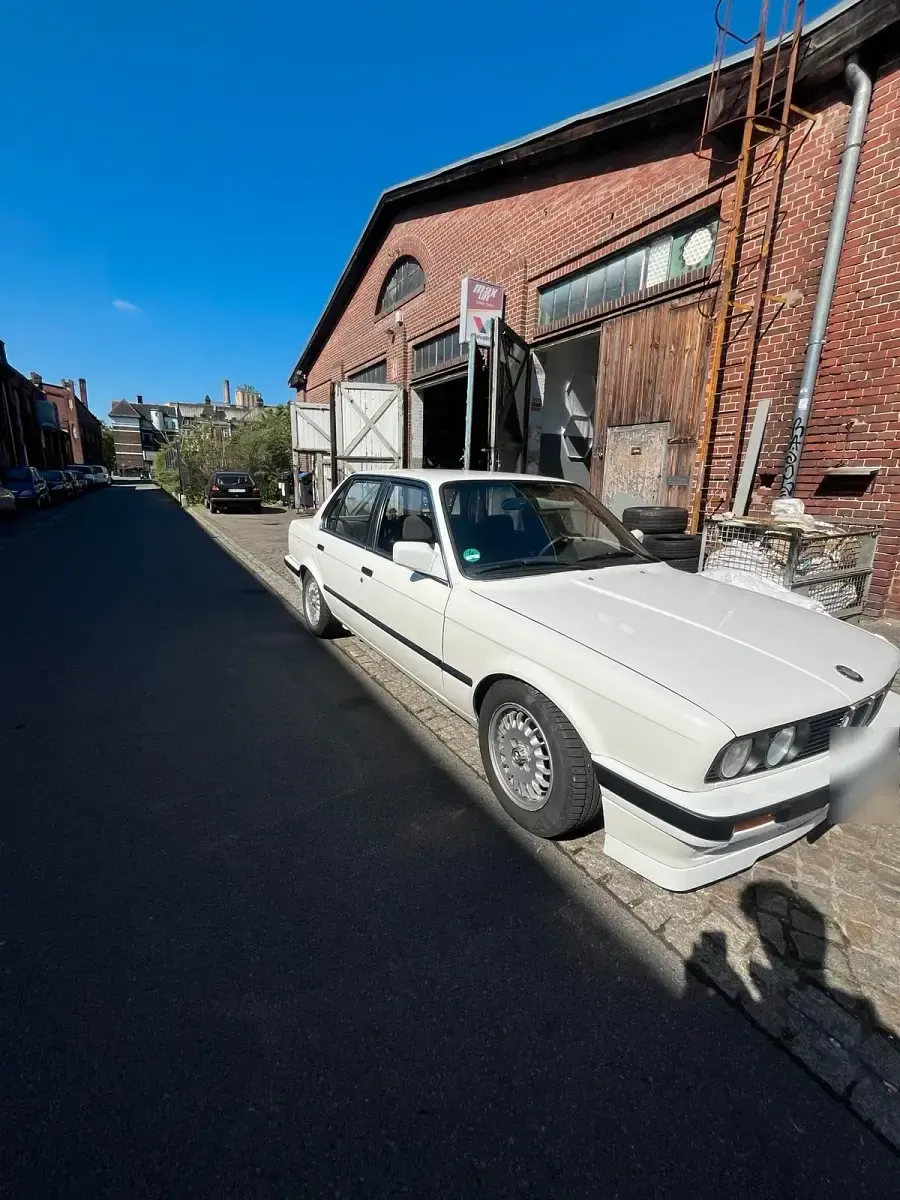 Gebraucht BMW 318 113 PS (83 kW) 1987 Weiß Limousine