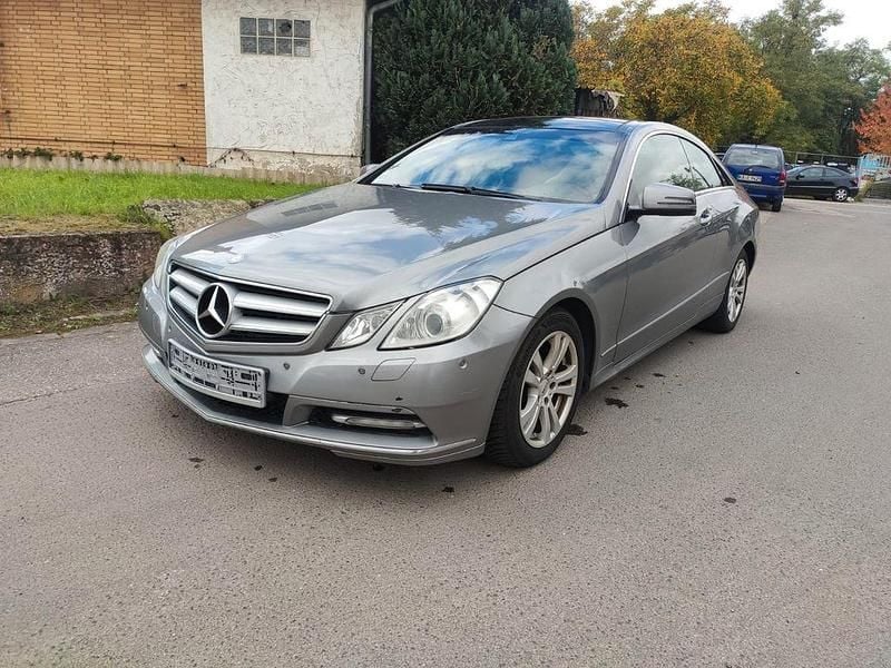 Palladiumsilber Gebraucht 2012 Mercedes E250 Avantgarde Coupé | 7.500 € (Guter Preis) - Bild 1/4