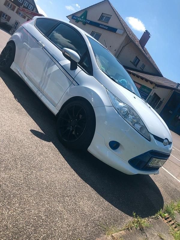 Weiß Gebraucht 2009 Ford Fiesta Kleinwagen | 4.400 € (Teuer) - Bild 1/4