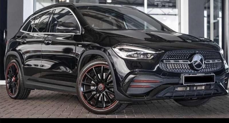 Schwarz Gebraucht 2021 Mercedes GLA200 AMG line SUV | 29.000 € (Superpreis) - Bild 1/4
