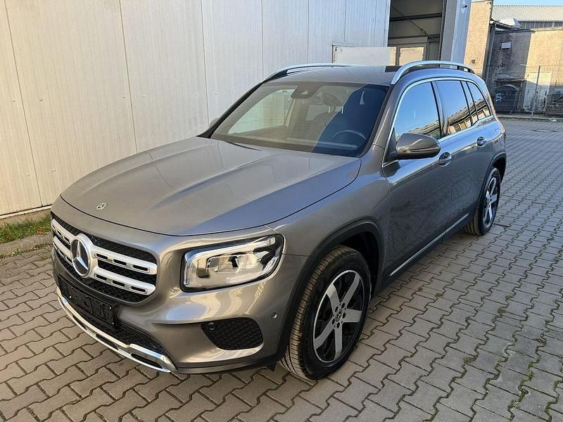 Grau Gebraucht 2021 Mercedes GLB200 SUV | 30.999 € (Fairer Preis) - Bild 1/4