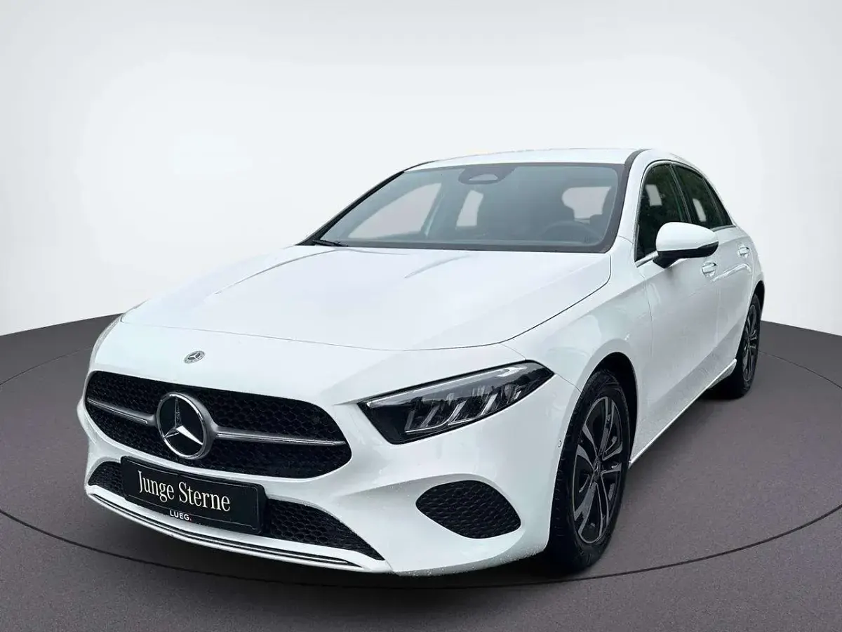 Gebraucht Mercedes A180 Progressive 136 PS (100 kW) 2025 Weiß Limousine