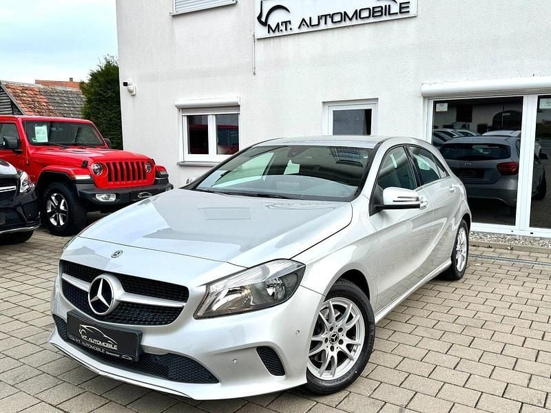 Gebraucht Mercedes A180 Style 122 PS (89 kW) 2017 Silber Kleinwagen