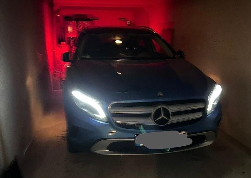 Blau Gebraucht 2016 Mercedes CLA220 Limousine | 15.000 € (Guter Preis) - Bild 1/4