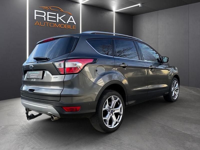 Gebraucht Ford Kuga Titanium 179 PS (131 kW) 2019 Grau SUV