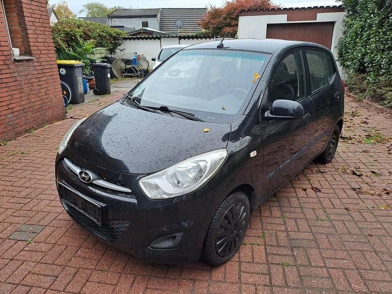 Gebraucht Hyundai i10 69 PS (50 kW) 2011 Schwarz Kleinwagen