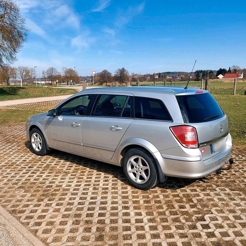 Gebraucht Opel Astra 140 PS (102 kW) 2008 Silber Kombi