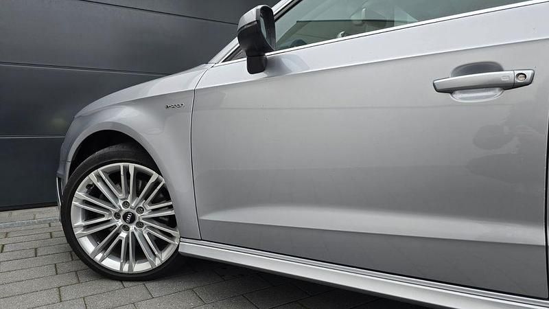 Gebraucht Audi e-tron Sport 204 PS (150 kW) 2016 Silber SUV