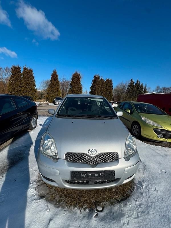 Gebraucht Toyota Yaris 87 PS (63 kW) 2005 Silber Kleinwagen