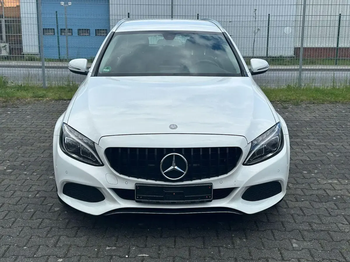 Gebraucht Mercedes C200 Avantgarde 136 PS (100 kW) 2016 Weiß Kombi