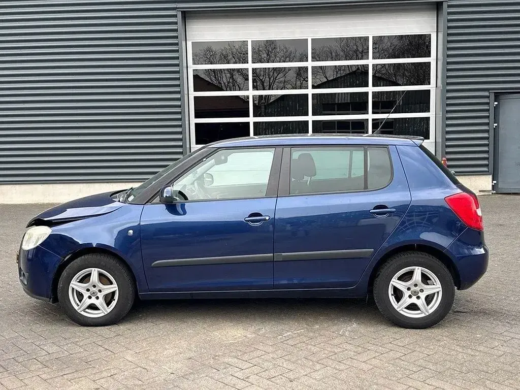 Gebraucht Skoda Fabia Tour 69 PS (50 kW) 2010 Blau Limousine