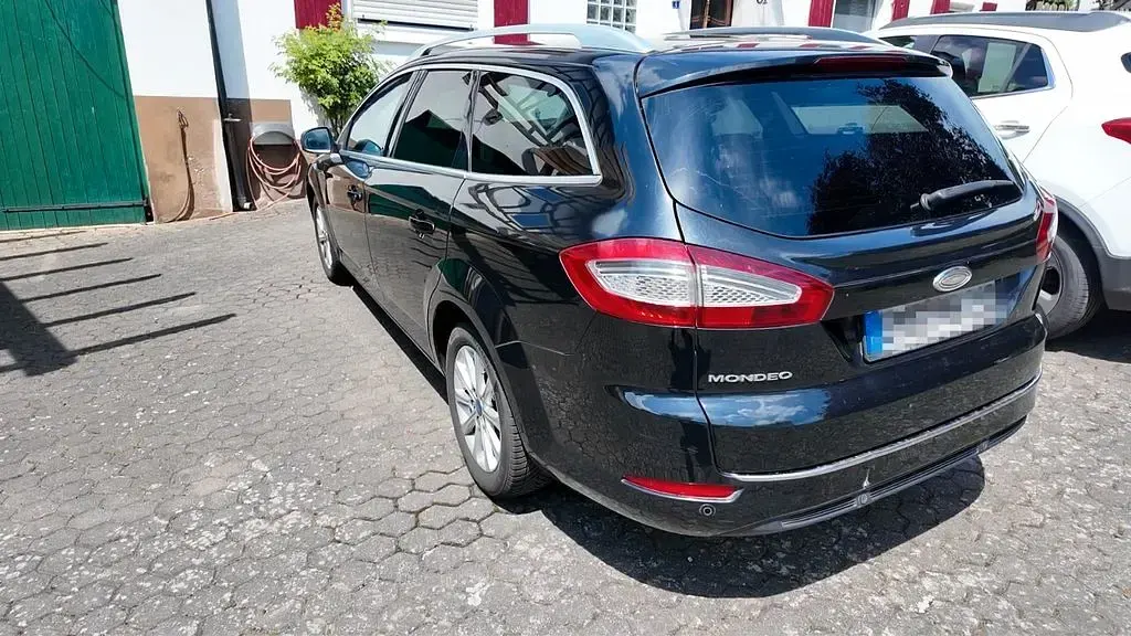 Gebraucht Ford Mondeo Titanium 160 PS (117 kW) 2011 Schwarz Limousine