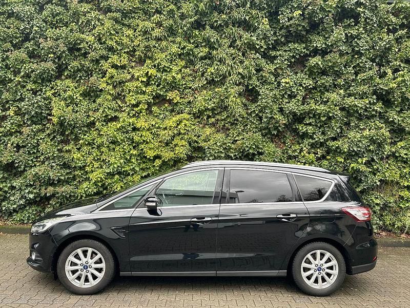 Gebraucht Ford S-MAX Titanium 179 PS (131 kW) 2016 Schwarz Van / Kleinbus