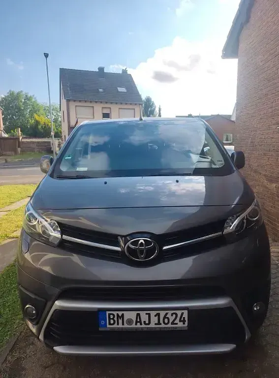 Gebraucht Toyota Proace 177 PS (130 kW) 2019 Braun Van / Kleinbus