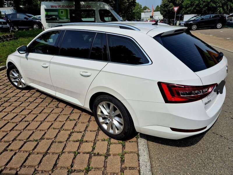 Candyweiss Gebraucht 2019 Skoda Superb Ambition Kombi | 14.600 € (Teuer) - Bild 1/4