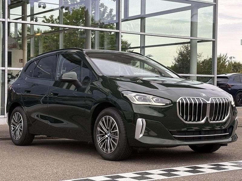 Neu BMW 218 136 PS (100 kW) 2025 Sanremo green Kombi
