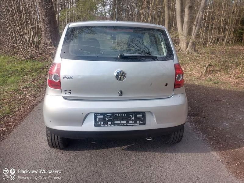 Gebraucht VW Fox 54 PS (39 kW) 2008 Silber Kleinwagen