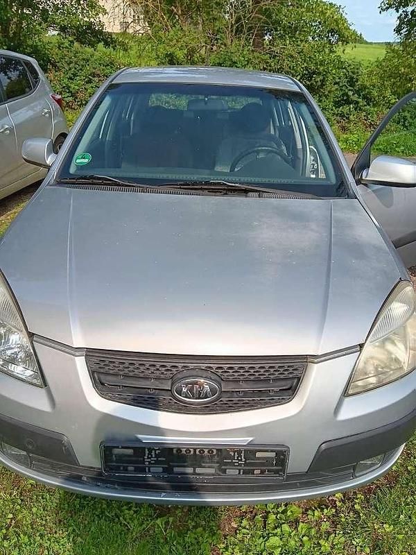 Silber Gebraucht 2008 Kia Rio EX Limousine | 4.700 € (Fairer Preis) - Bild 1/4