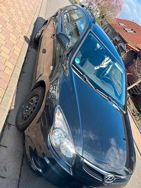 Gebraucht Hyundai i30 90 PS (66 kW) 2010 Schwarz Kombi