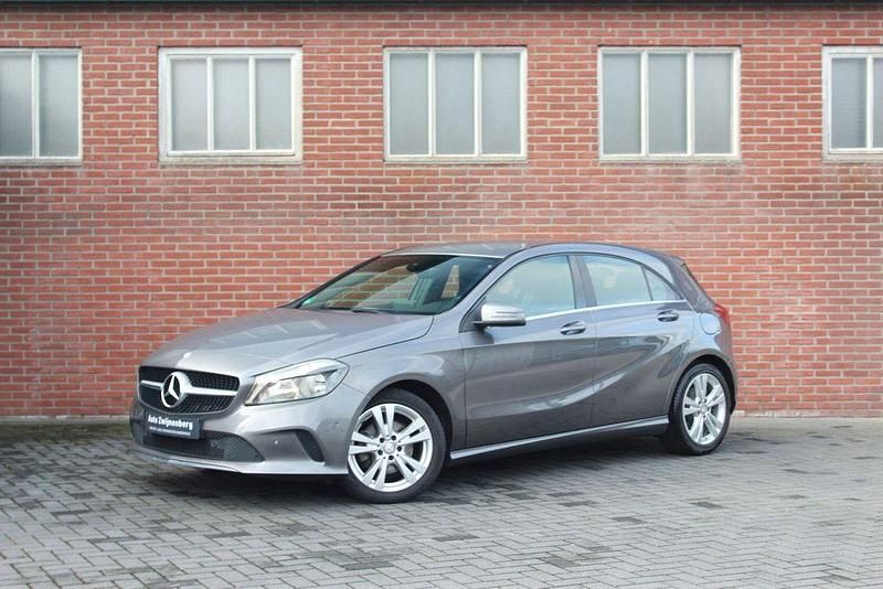 Grau Gebraucht 2016 Mercedes A180 Ambition Limousine | 12.950 € (Fairer Preis) - Bild 1/4