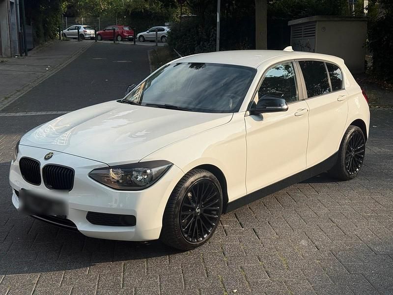 Weiß Gebraucht 2013 BMW 114 Kleinwagen | 7.750 € (Fairer Preis) - Bild 1/4