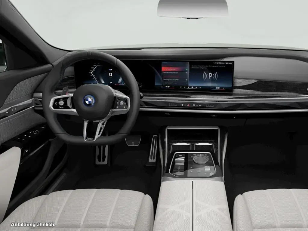 Gebraucht BMW M760e 571 PS (419 kW) 2025 Grau Limousine