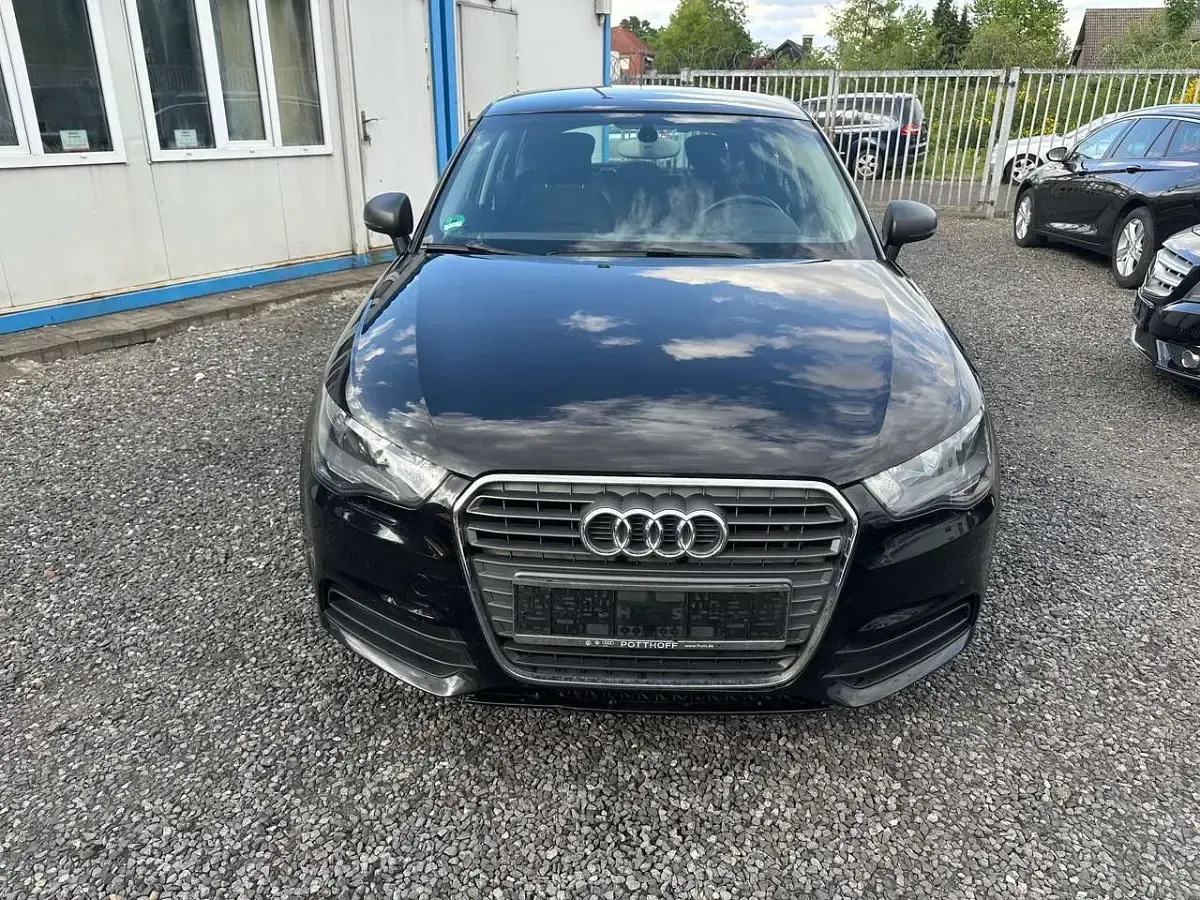 Gebraucht Audi A1 Attraction 86 PS (63 kW) 2014 Brillantschwarz Kleinwagen