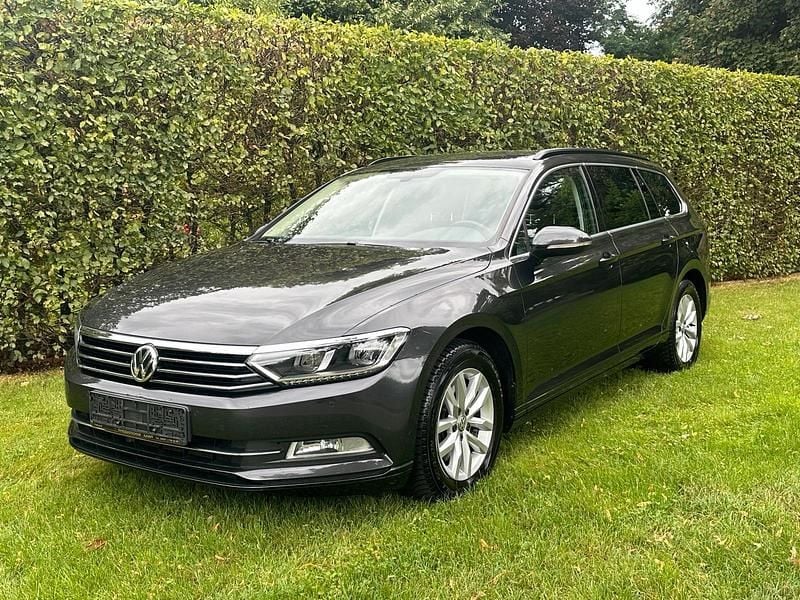 Grau Gebraucht 2017 VW Passat Kombi | 12.999 € (Fairer Preis) - Bild 1/4