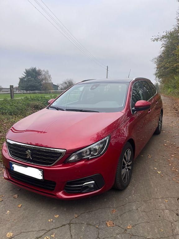 Rot Gebraucht 2019 Peugeot 308 Premium Kombi | 8.600 € (Fairer Preis) - Bild 1/4