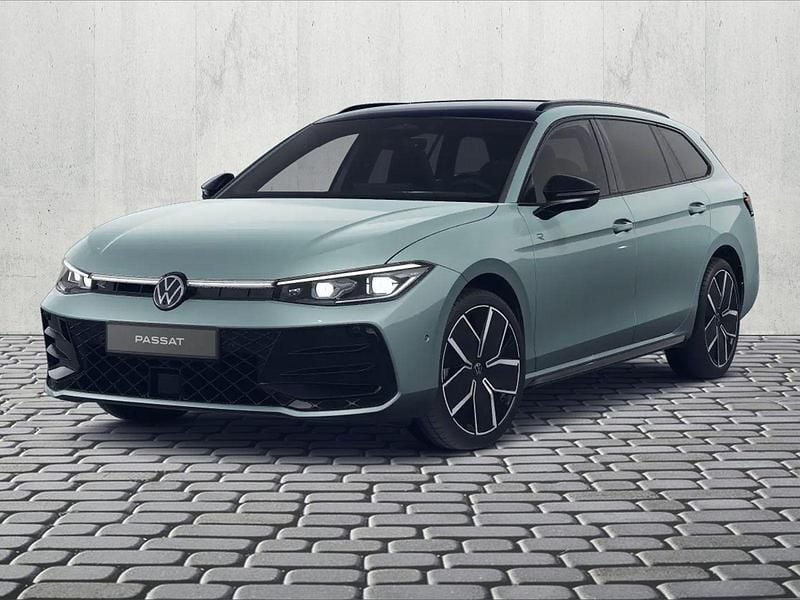 Gebraucht VW Passat R-line 193 PS (141 kW) 2024 Maripositgrün metallic Kombi